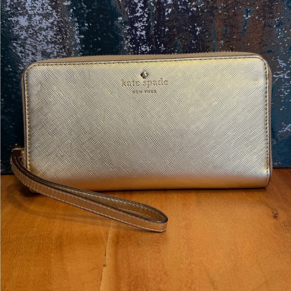 Kate Spade New York Talk Is Chic Saffiano Leather Wallet in Gold